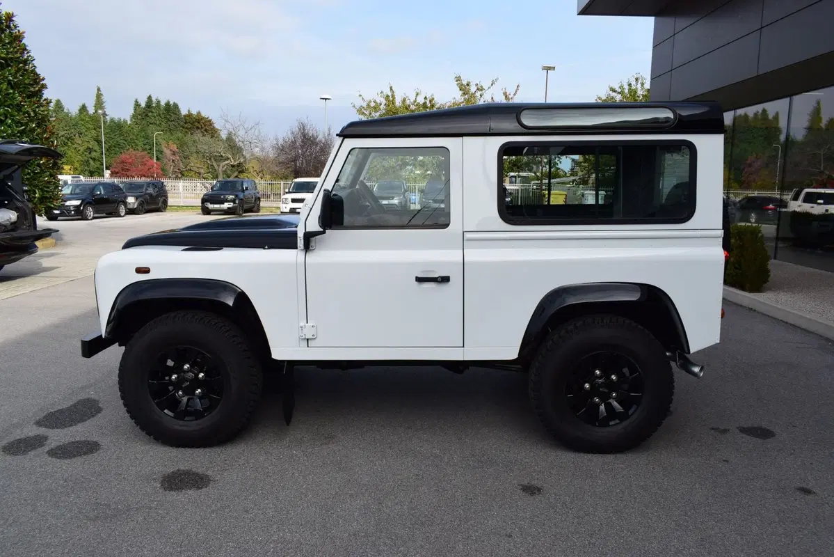 Land Rover Defender usata a Cuneo (4)