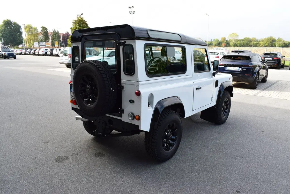 Land Rover Defender usata a Cuneo (8)