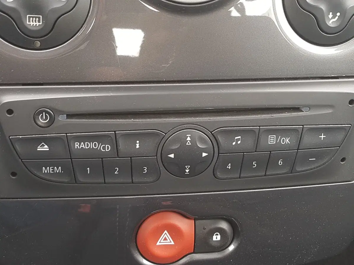 Renault Clio usata a L'Aquila (12)