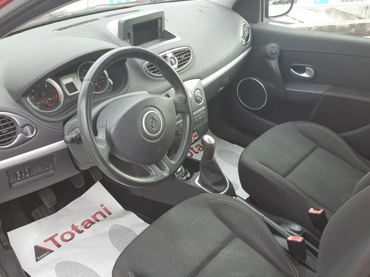 Renault Clio usata a L'Aquila (13)