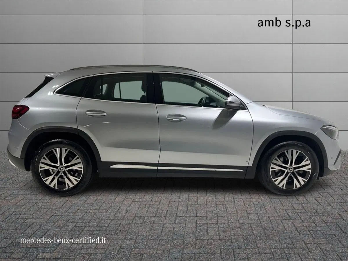 Mercedes-Benz GLA SUV usata a Napoli (5)