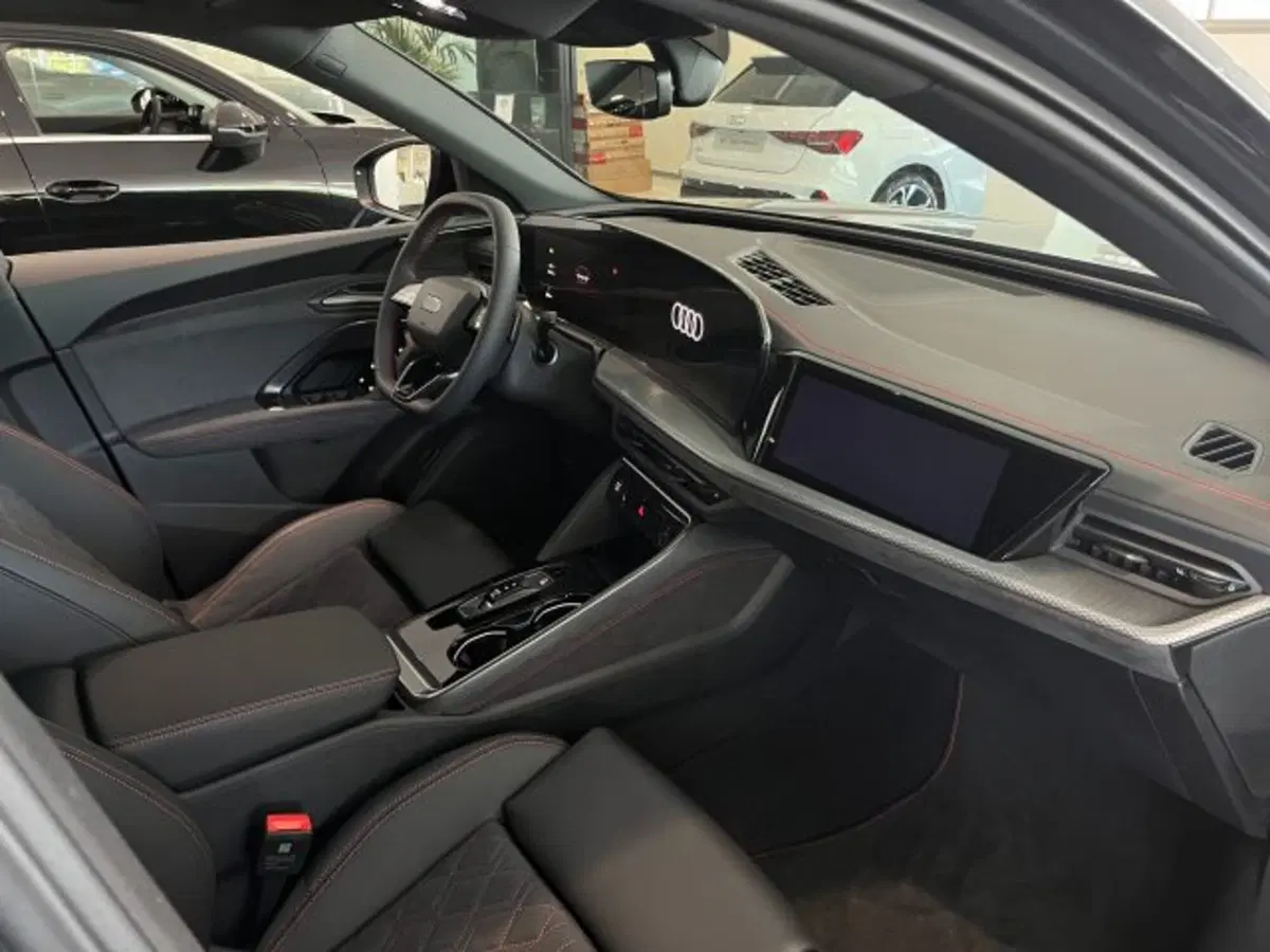 Audi SQ5 Sportback nuova a Treviso (3)