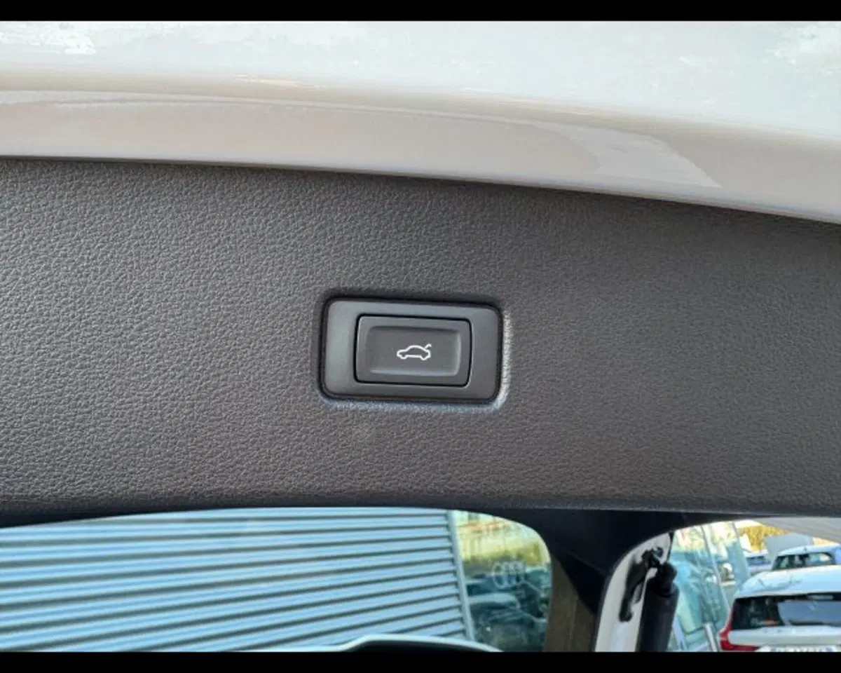 Audi Q5 Sportback nuova a Treviso (9)