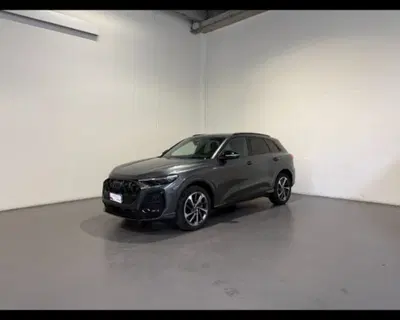 Audi Q5 40 2.0 tdi mhev 12V Identity Black quattro s-tronic del 2025 usata a Conegliano