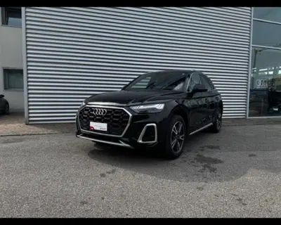 Audi Q5 40 2.0 tdi mhev 12V Identity Black quattro s-tronic del 2024 usata a Conegliano