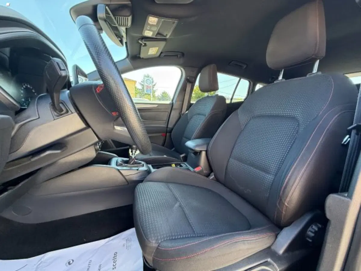 Ford Focus Station Wagon usata a Lucca (10)