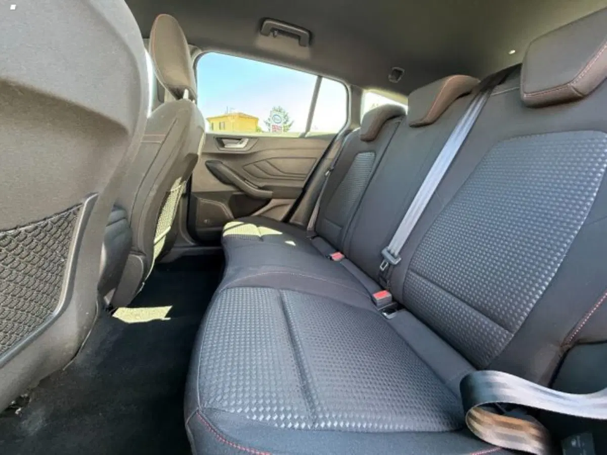 Ford Focus Station Wagon usata a Lucca (11)