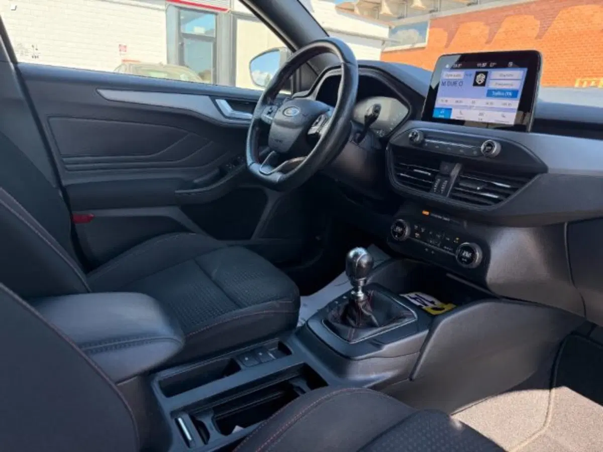 Ford Focus Station Wagon usata a Lucca (13)