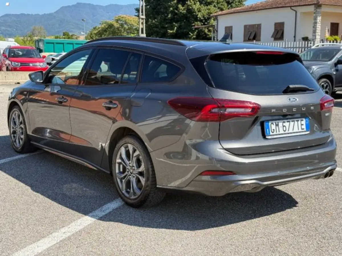 Ford Focus Station Wagon usata a Lucca (5)