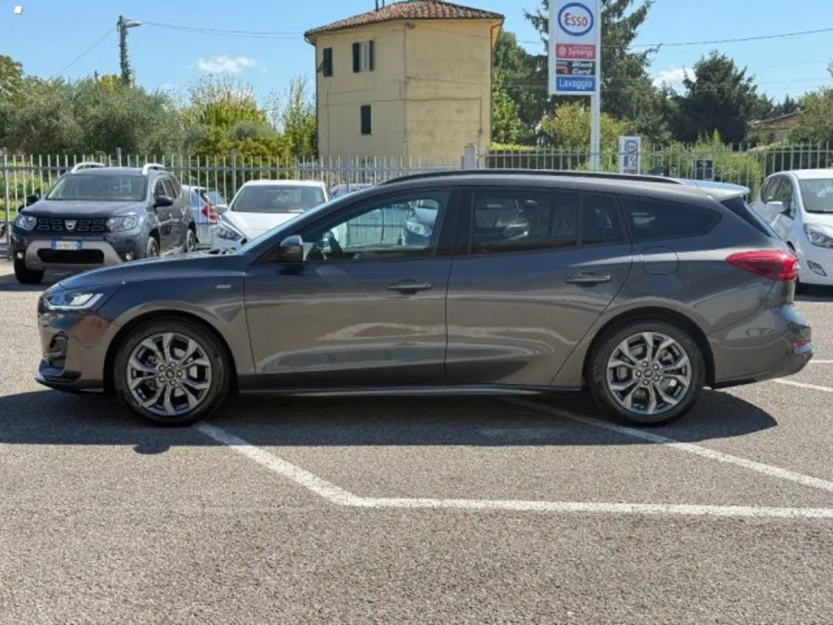 Ford Focus Station Wagon usata a Lucca (6)