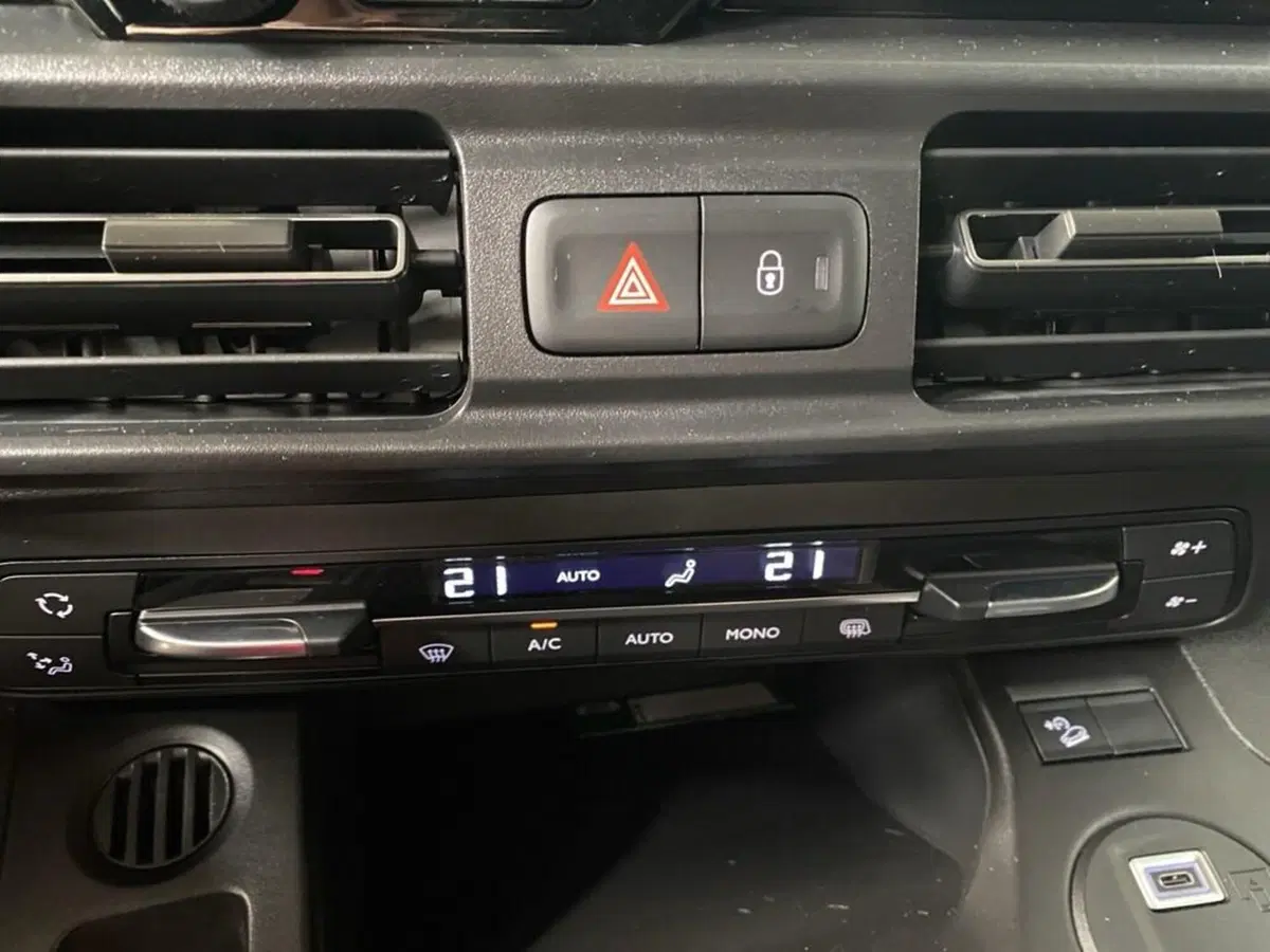 Peugeot Partner Furgone nuova a Torino (11)
