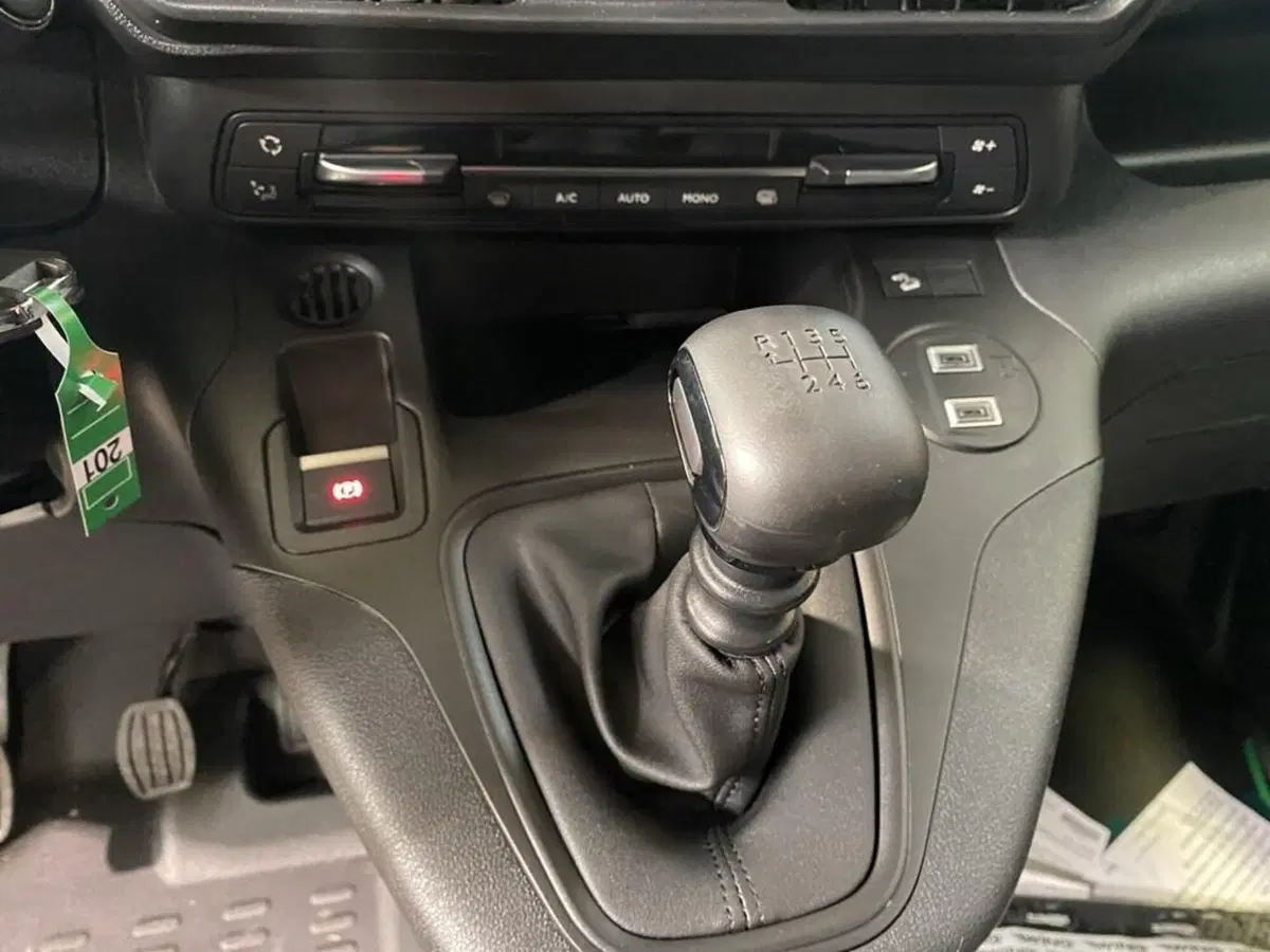 Peugeot Partner Furgone nuova a Torino (12)