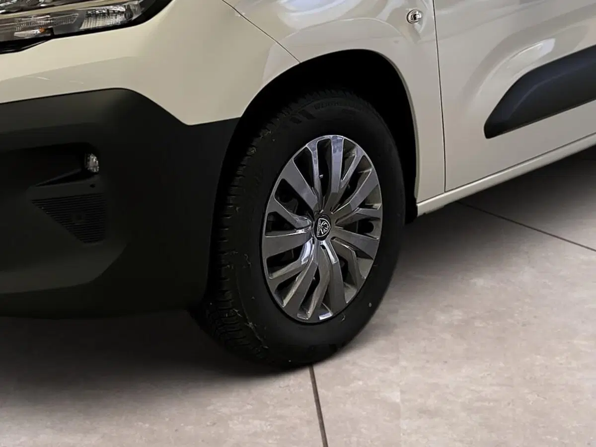 Peugeot Partner Furgone nuova a Torino (15)