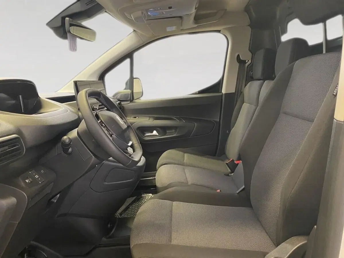 Peugeot Partner Furgone nuova a Torino (7)