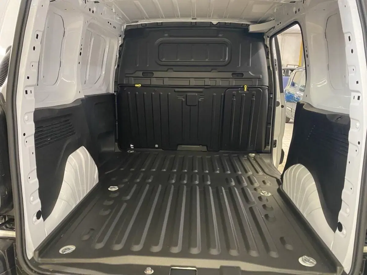 Peugeot Partner Furgone nuova a Torino (9)