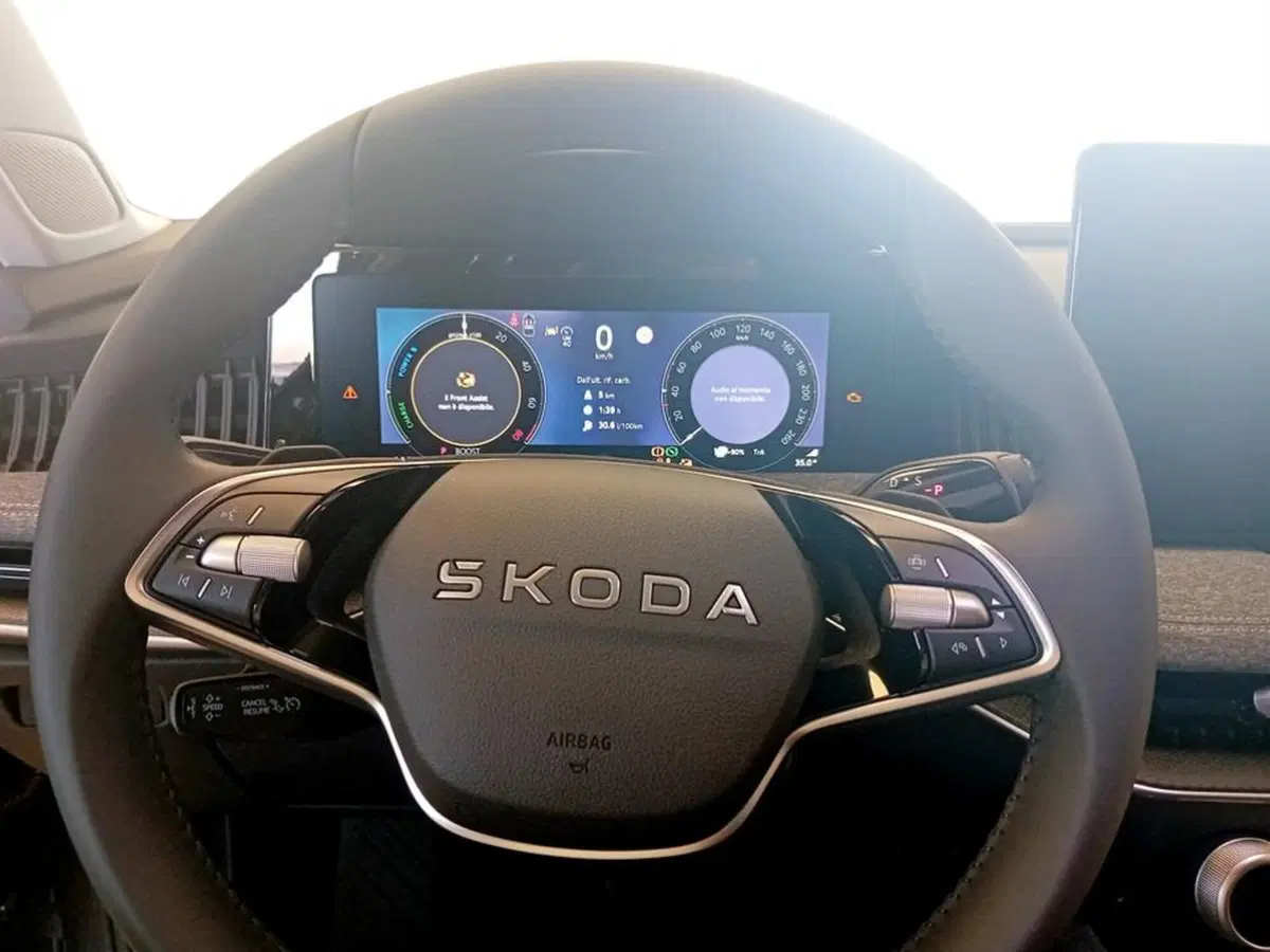 Skoda Superb nuova a Piacenza (10)