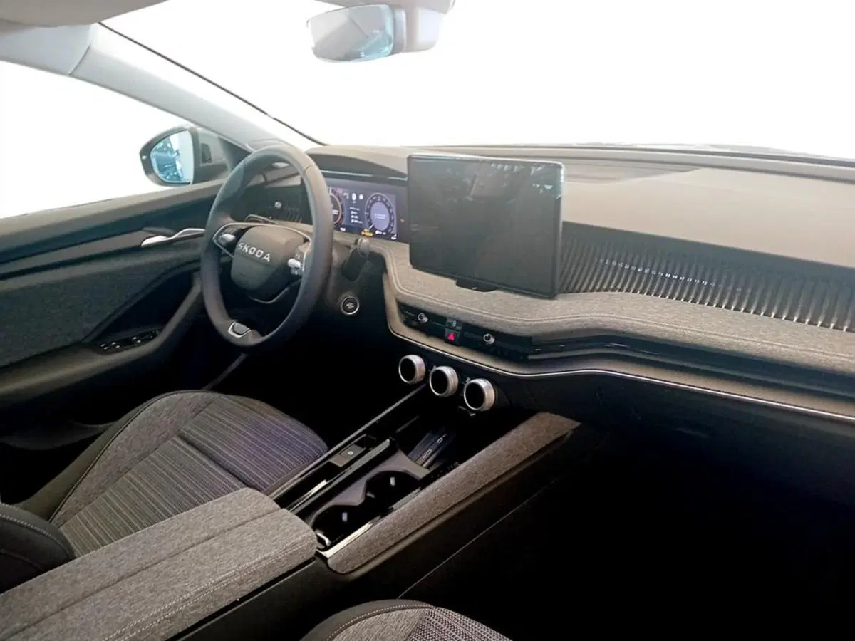 Skoda Superb nuova a Piacenza (11)