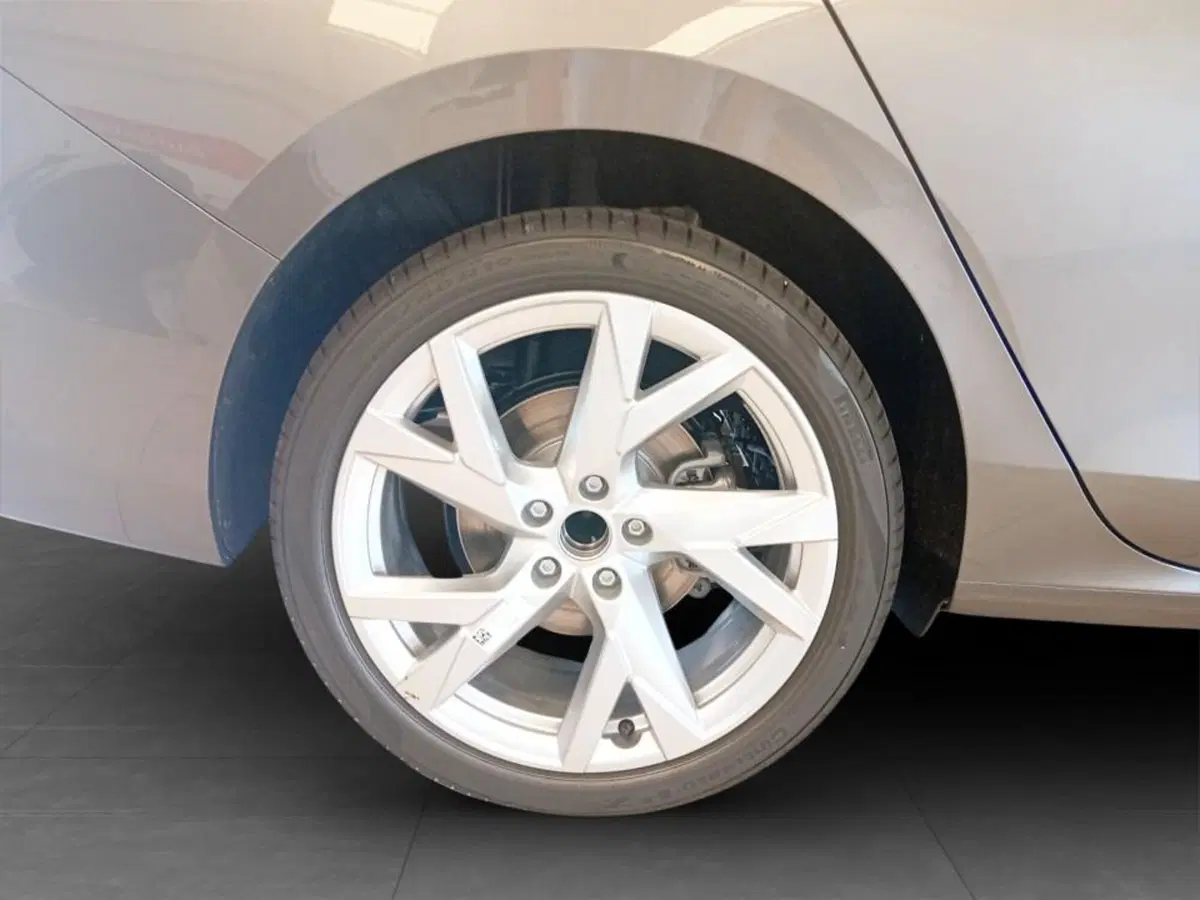 Skoda Superb nuova a Piacenza (13)