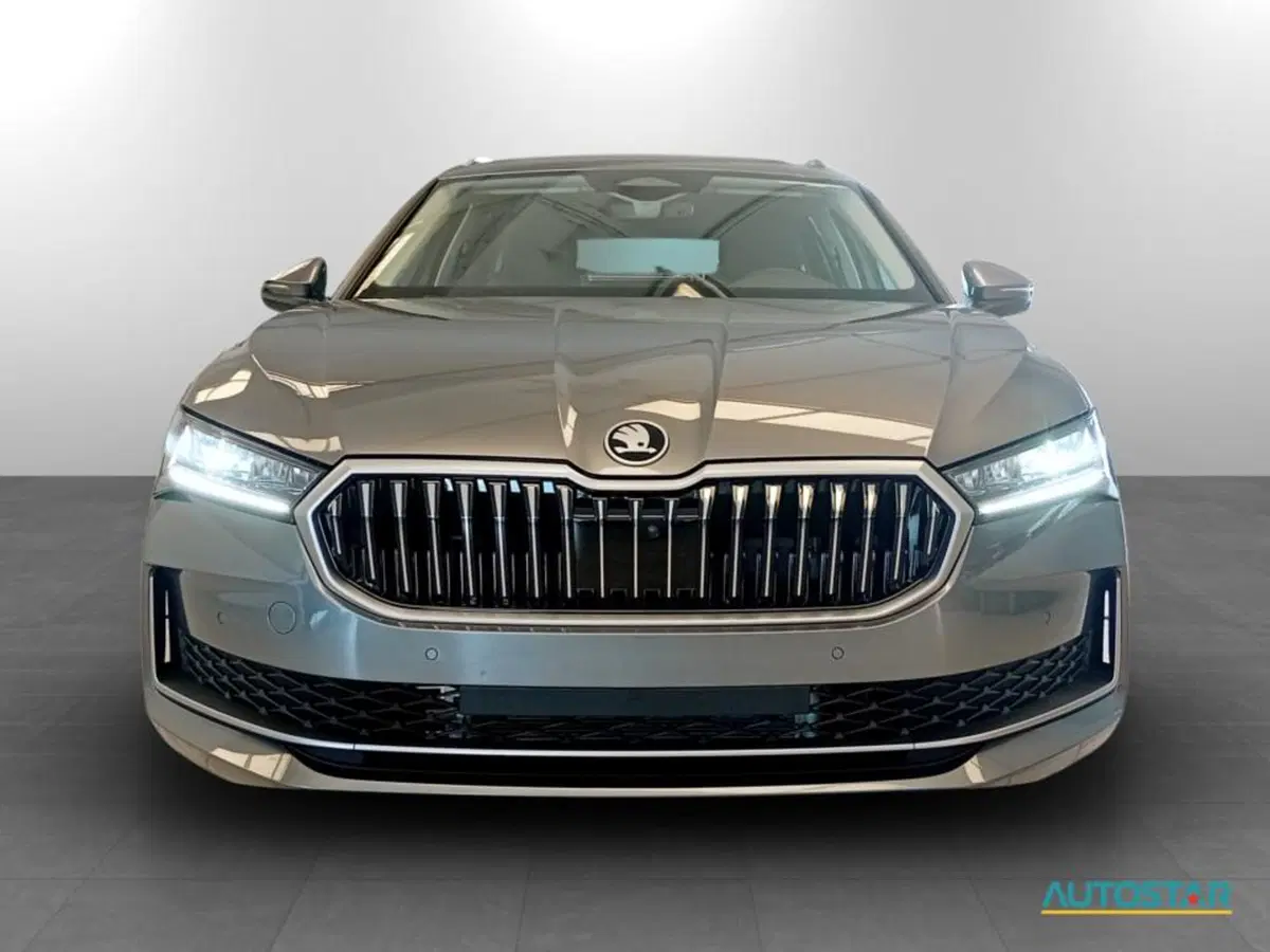 Skoda Superb nuova a Piacenza (2)