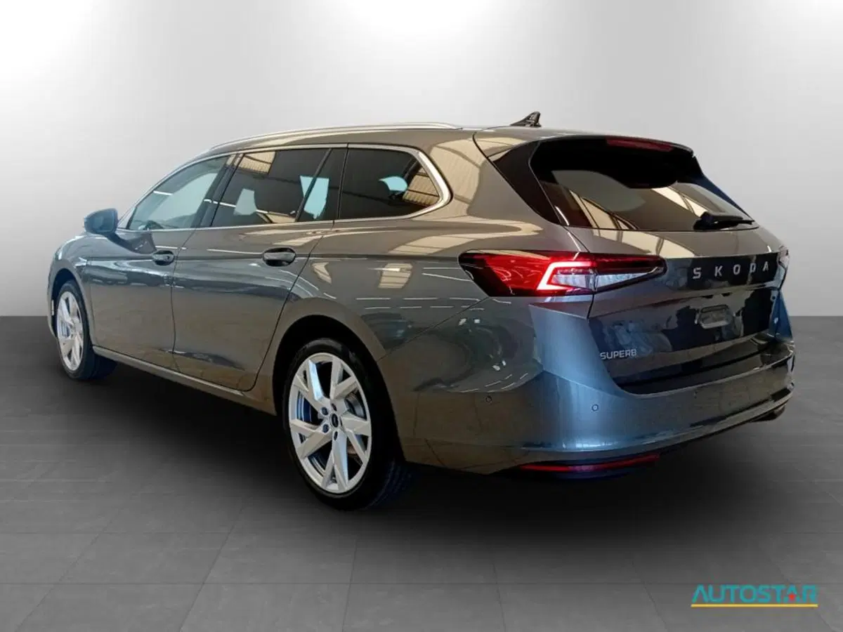 Skoda Superb nuova a Piacenza (4)