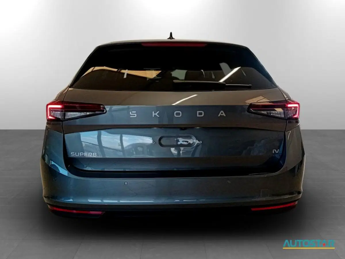 Skoda Superb nuova a Piacenza (5)