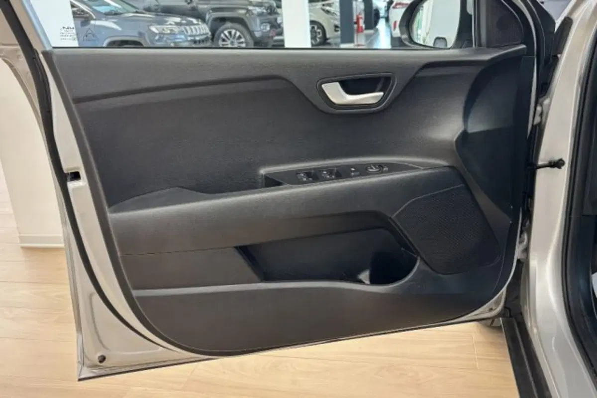 Kia Stonic usata a Latina (12)
