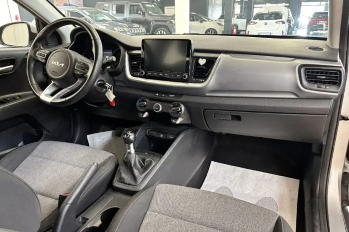 Kia Stonic usata a Latina (9)