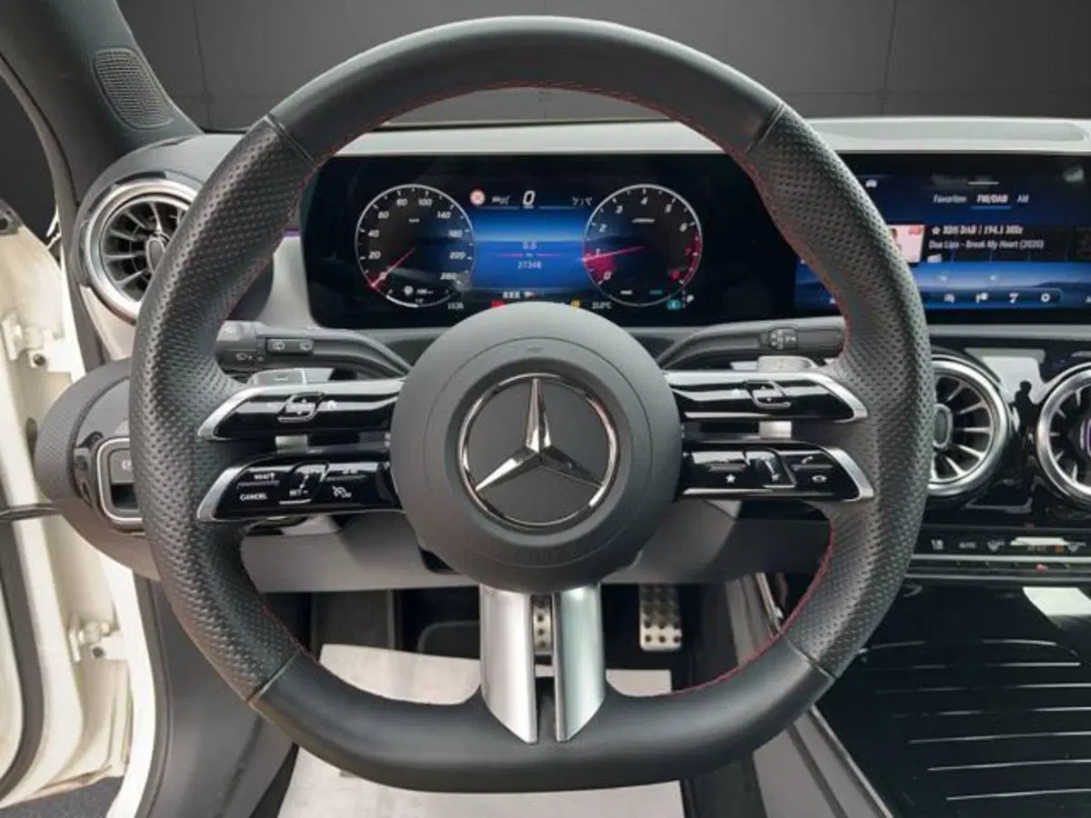 Mercedes-Benz Classe A Sedan usata a Milano (14)