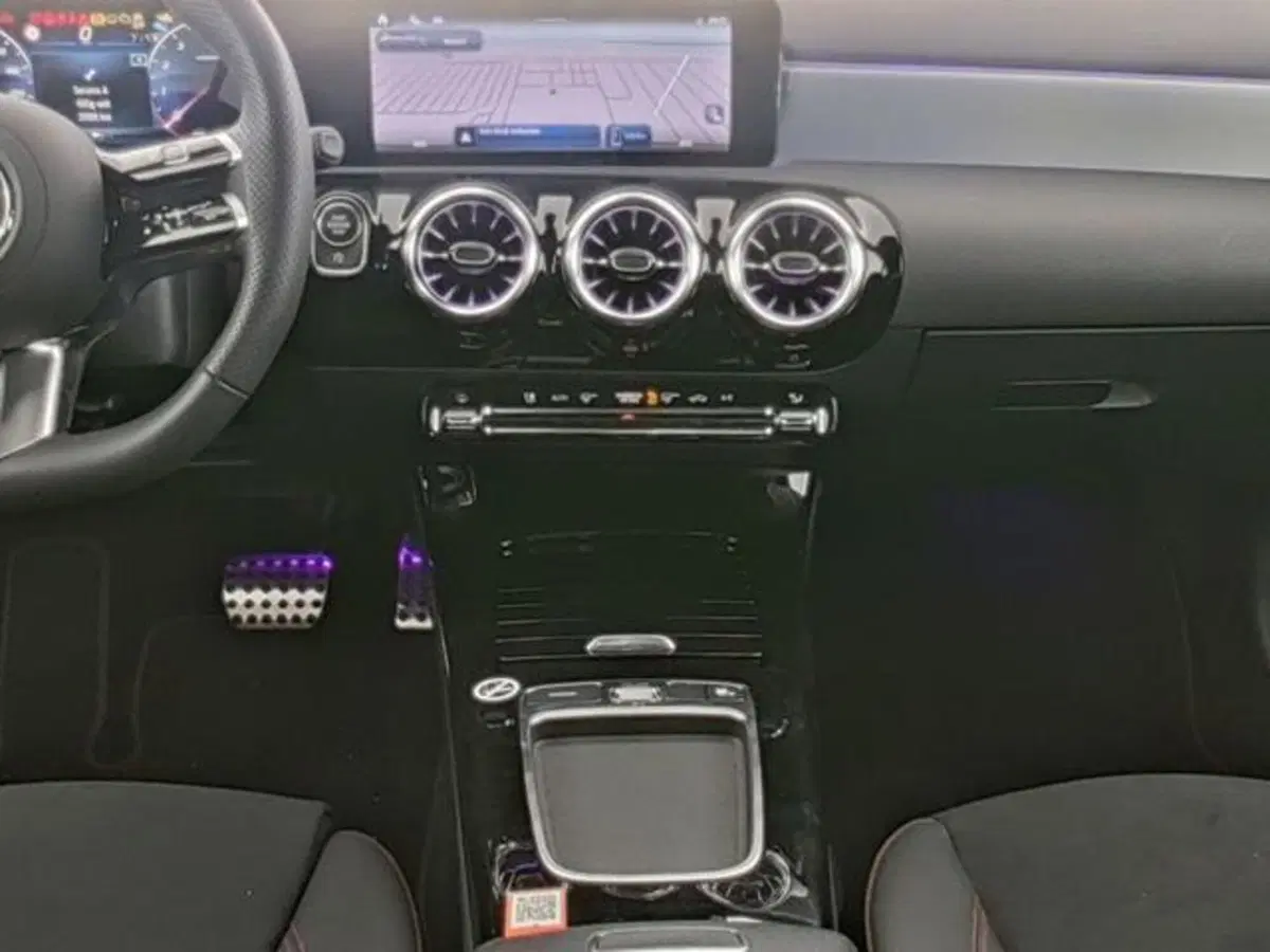 Mercedes-Benz Classe A Sedan usata a Milano (4)