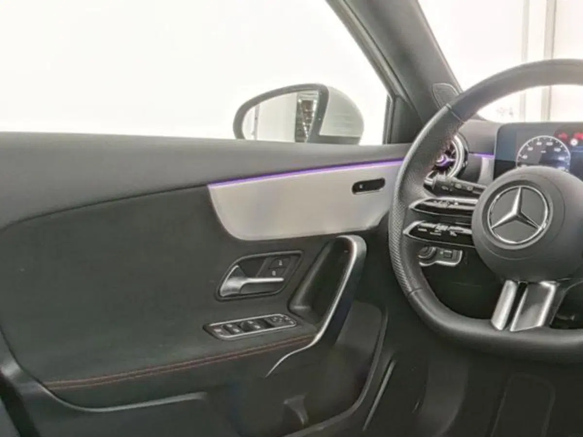 Mercedes-Benz Classe A Sedan usata a Milano (8)