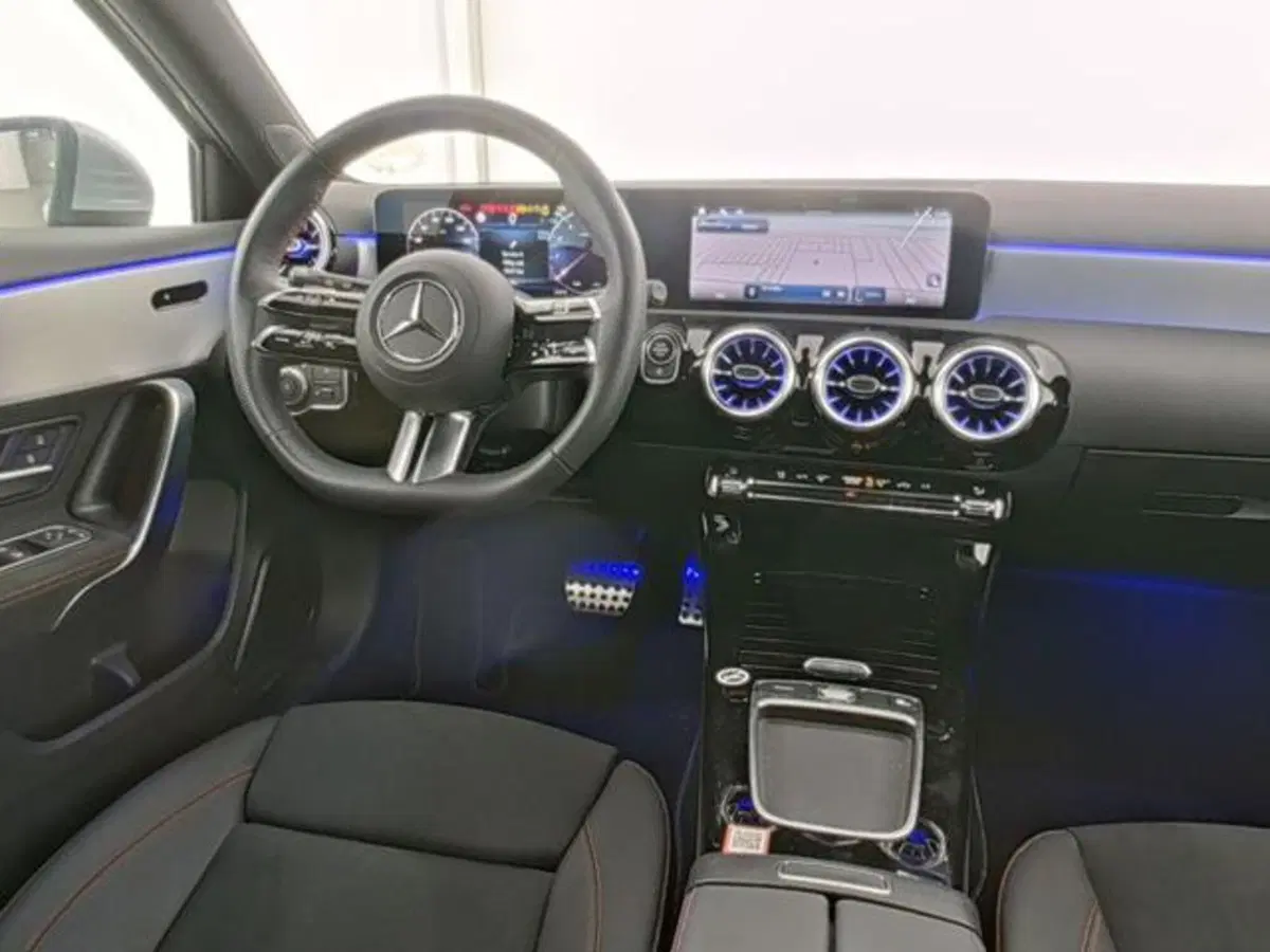 Mercedes-Benz Classe A Sedan usata a Milano (5)