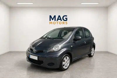 Toyota Aygo 1.0 12V VVT-i 5 porte Now del 2011 usata a Rende