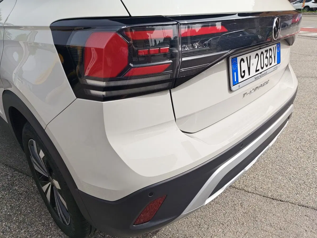 Volkswagen T-Cross usata a Milano (18)