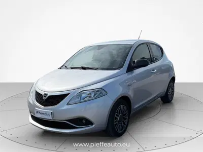 Lancia Ypsilon 1.2 69 CV 5 porte GPL Ecochic Silver del 2017 usata a Teramo