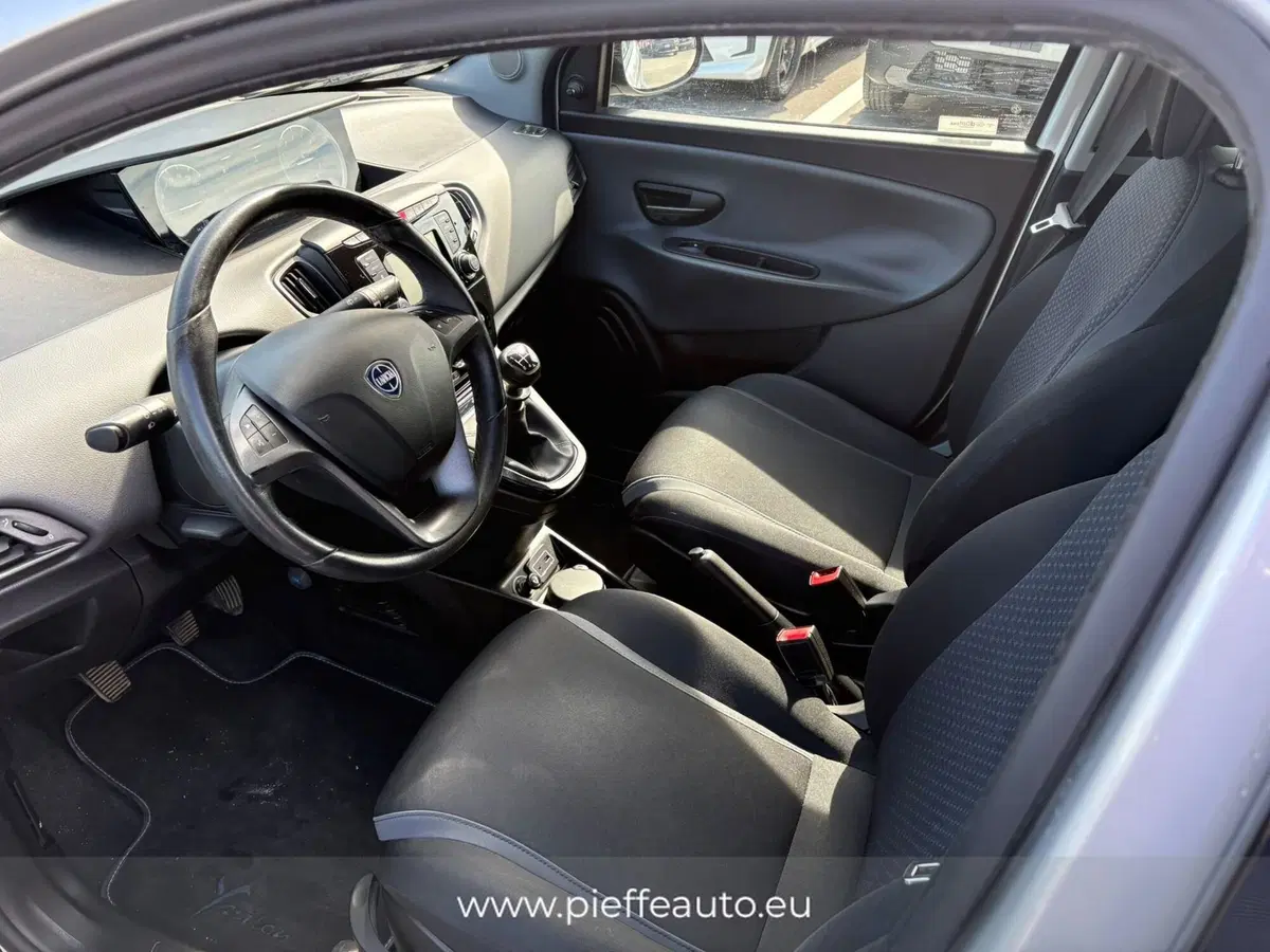 Lancia Ypsilon usata a Teramo (10)