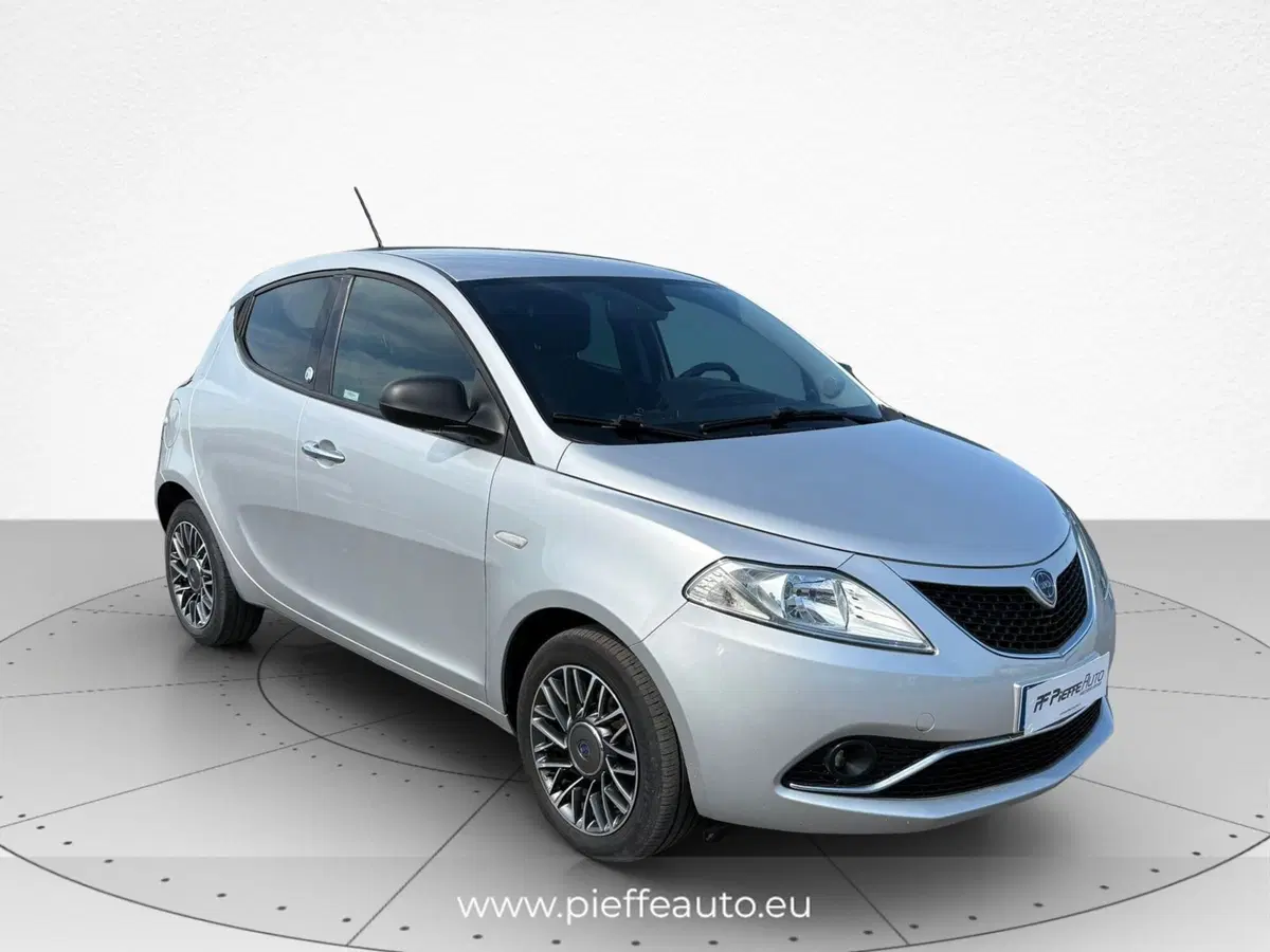 Lancia Ypsilon usata a Teramo (2)