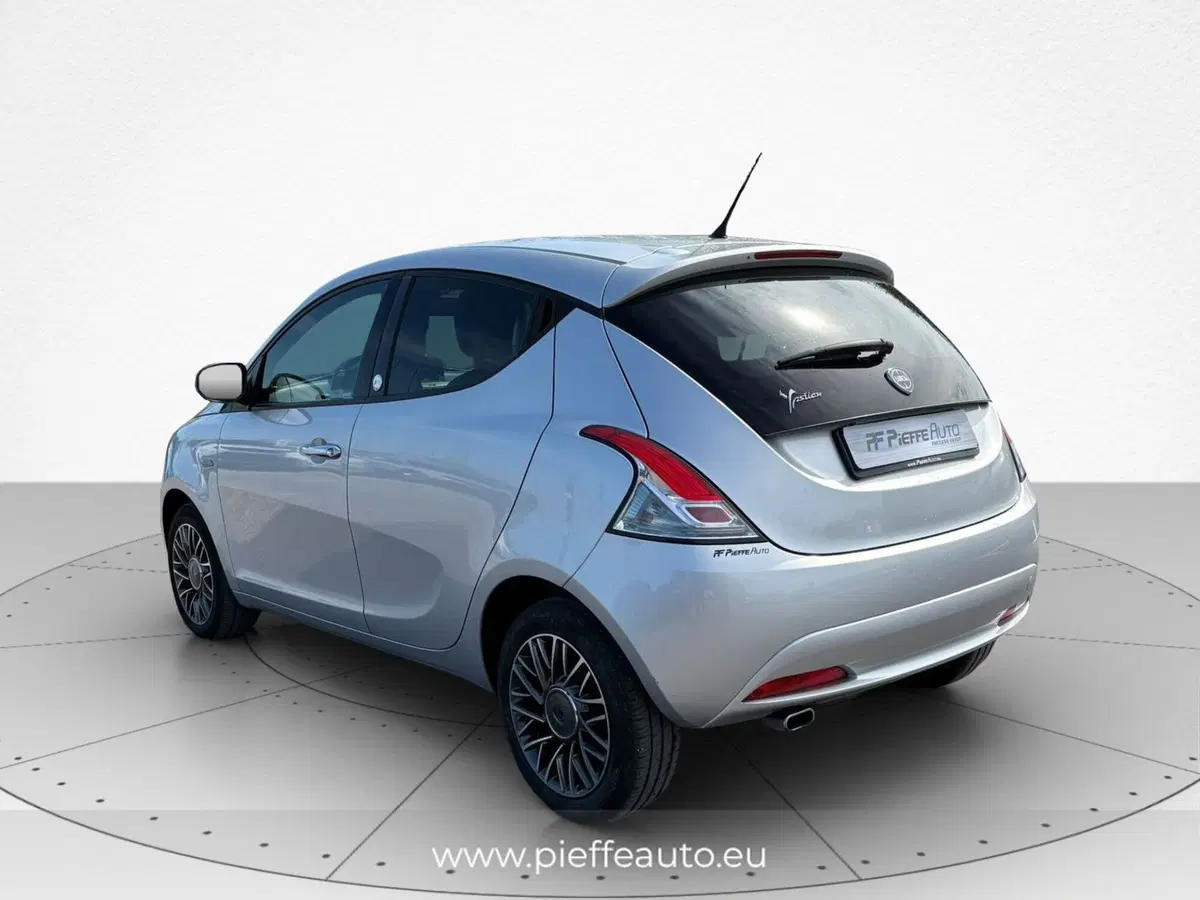 Lancia Ypsilon usata a Teramo (3)