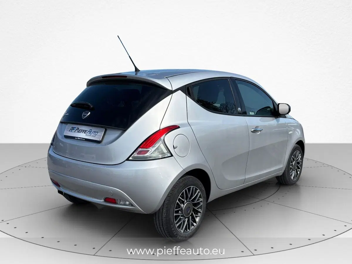 Lancia Ypsilon usata a Teramo (4)