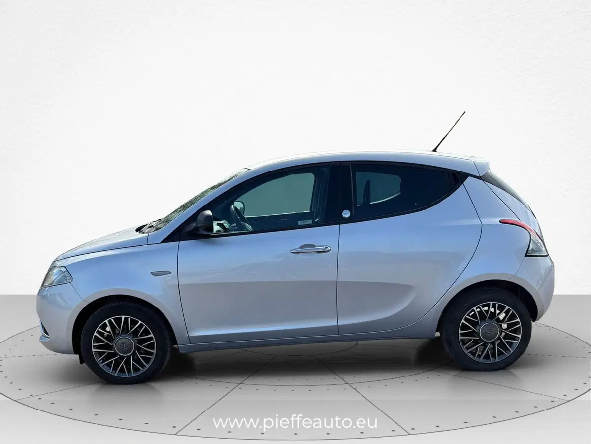Lancia Ypsilon usata a Teramo (7)