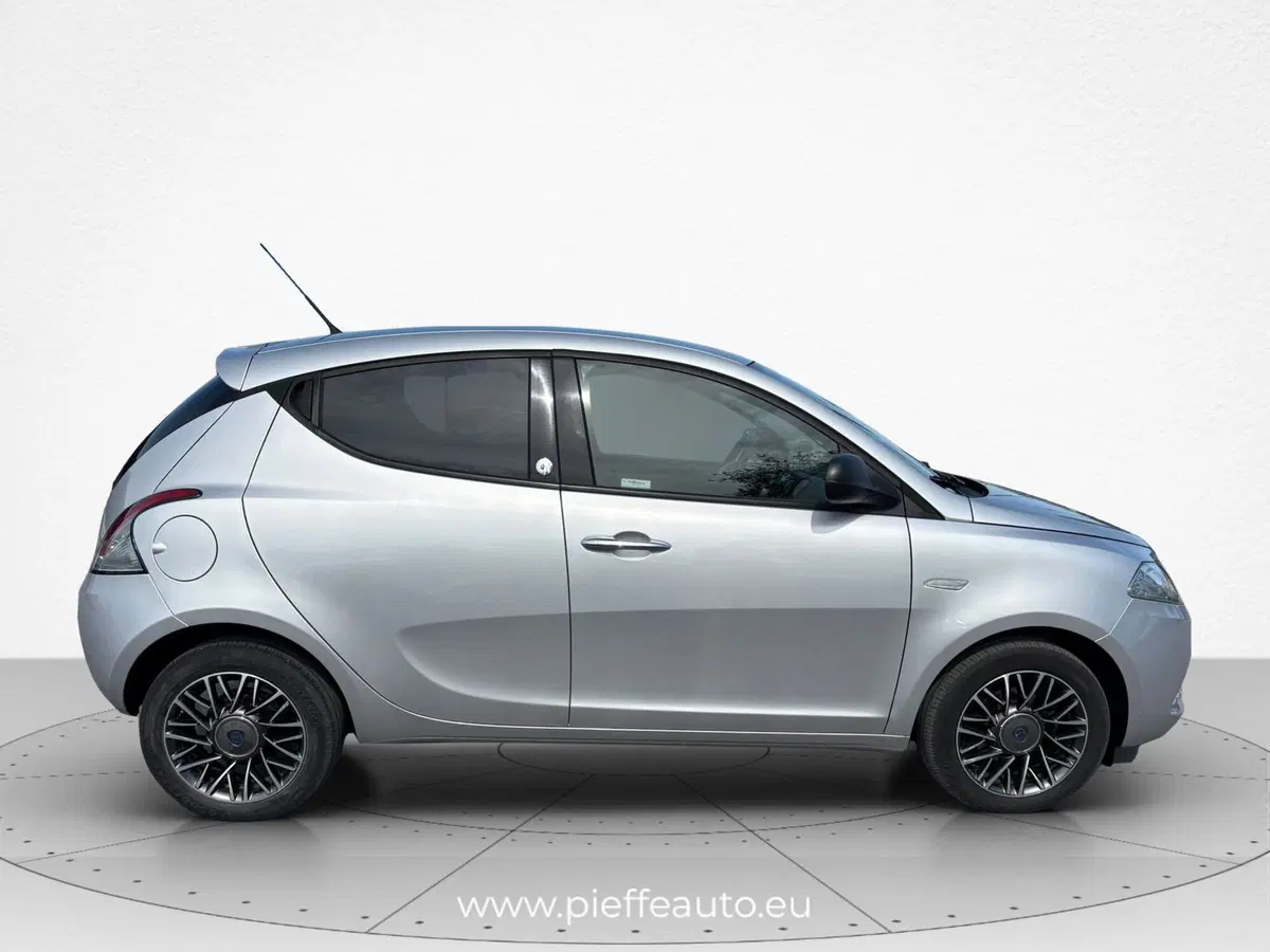 Lancia Ypsilon usata a Teramo (8)