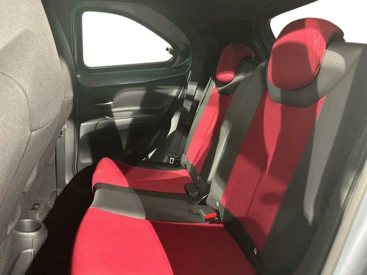 Toyota Aygo X usata a Lecco (11)