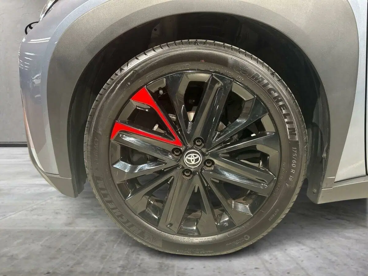 Toyota Aygo X usata a Lecco (14)
