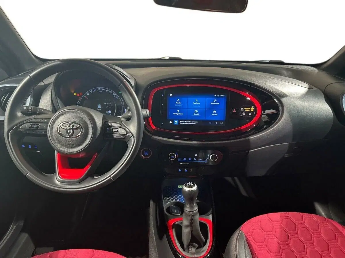 Toyota Aygo X usata a Lecco (15)