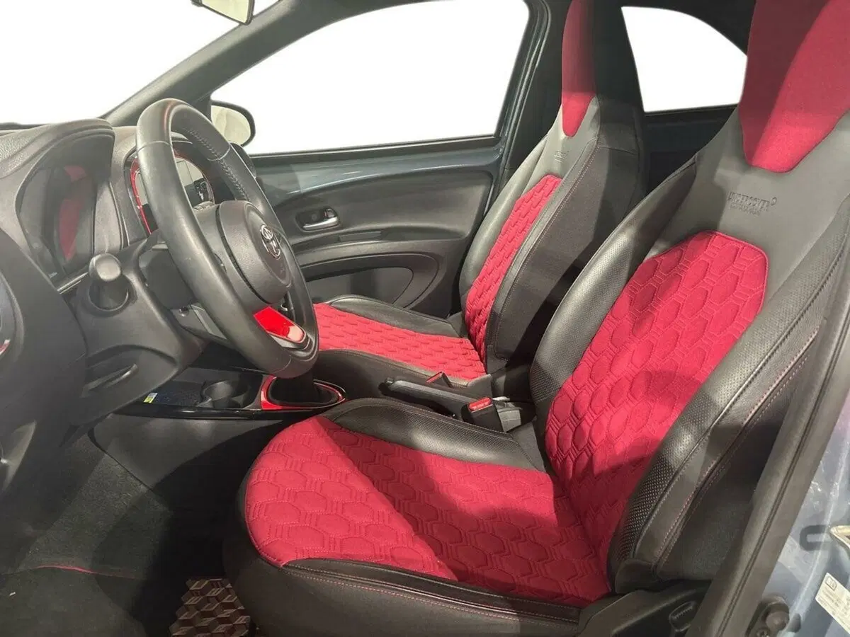Toyota Aygo X usata a Lecco (17)