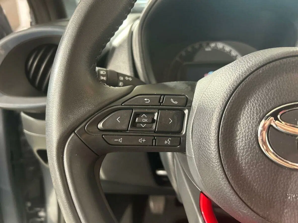 Toyota Aygo X usata a Lecco (18)