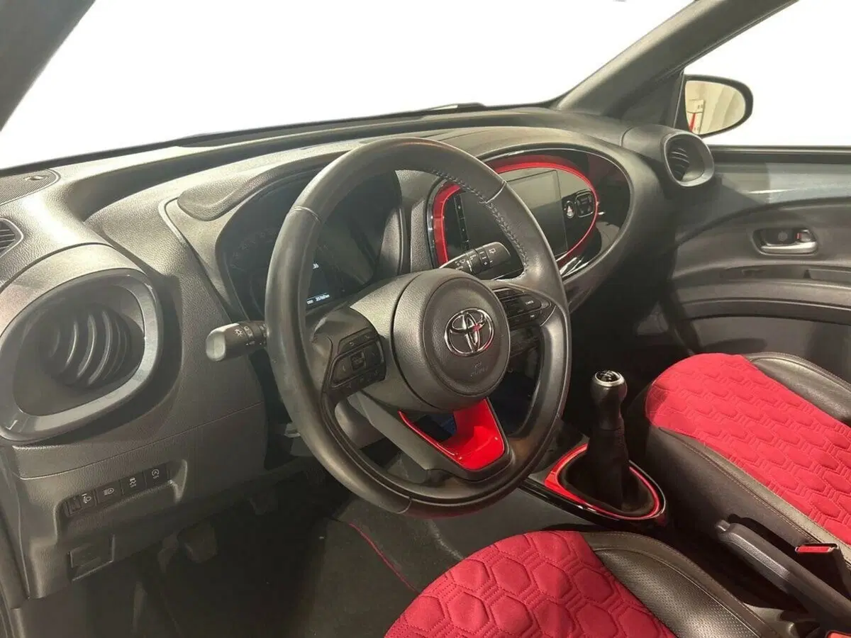 Toyota Aygo X usata a Lecco (7)