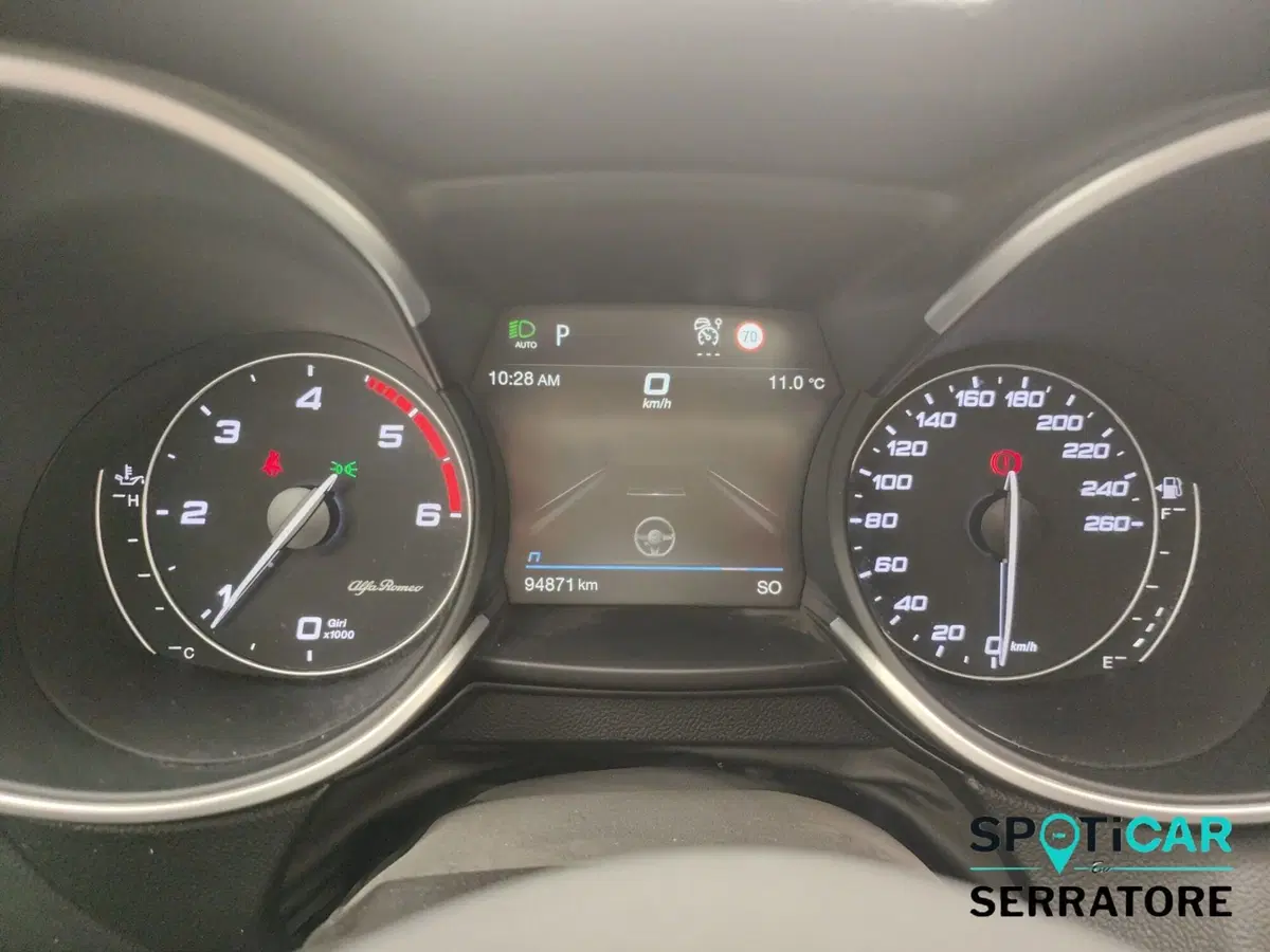 Alfa Romeo Stelvio usata a Como (9)