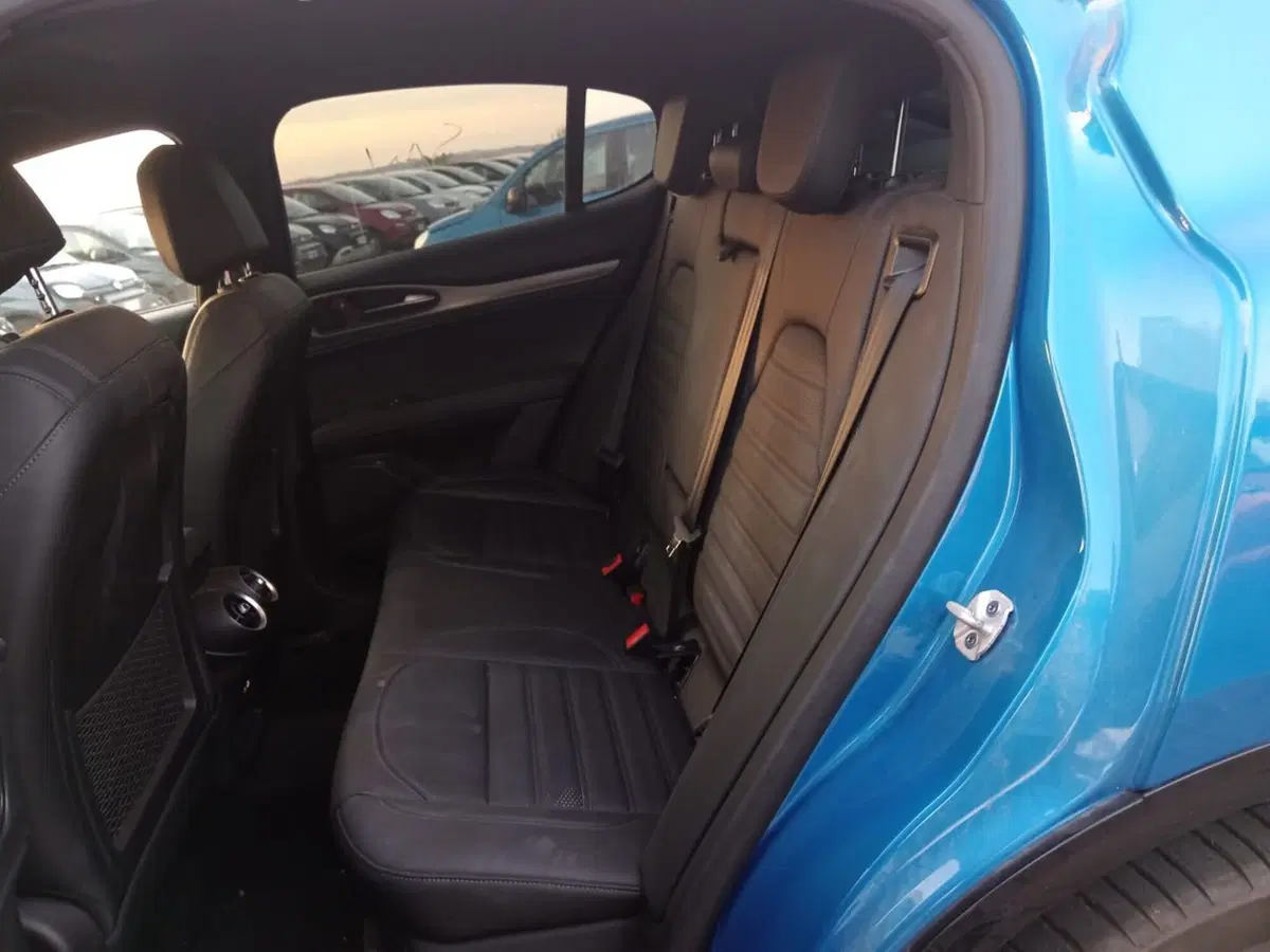Alfa Romeo Stelvio usata a Alessandria (11)