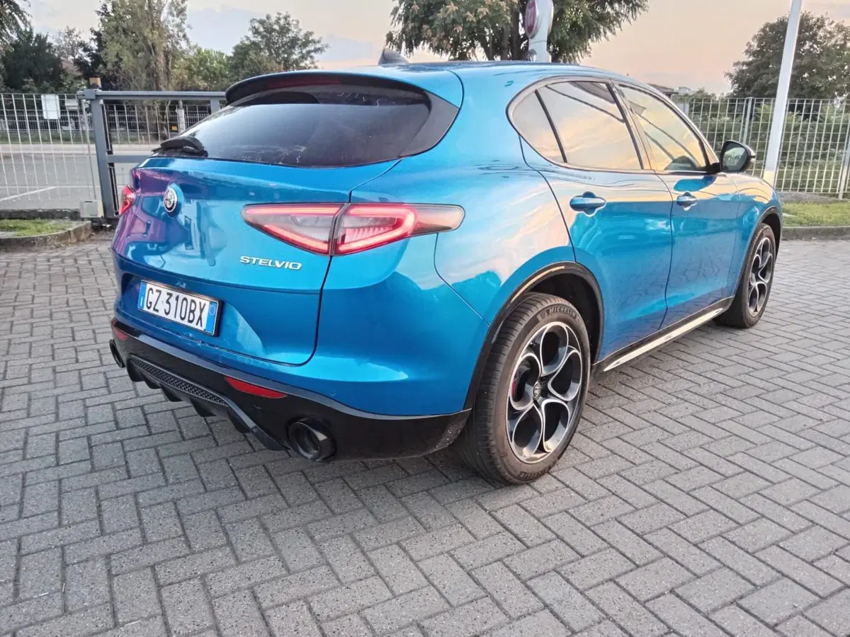 Alfa Romeo Stelvio usata a Alessandria (4)