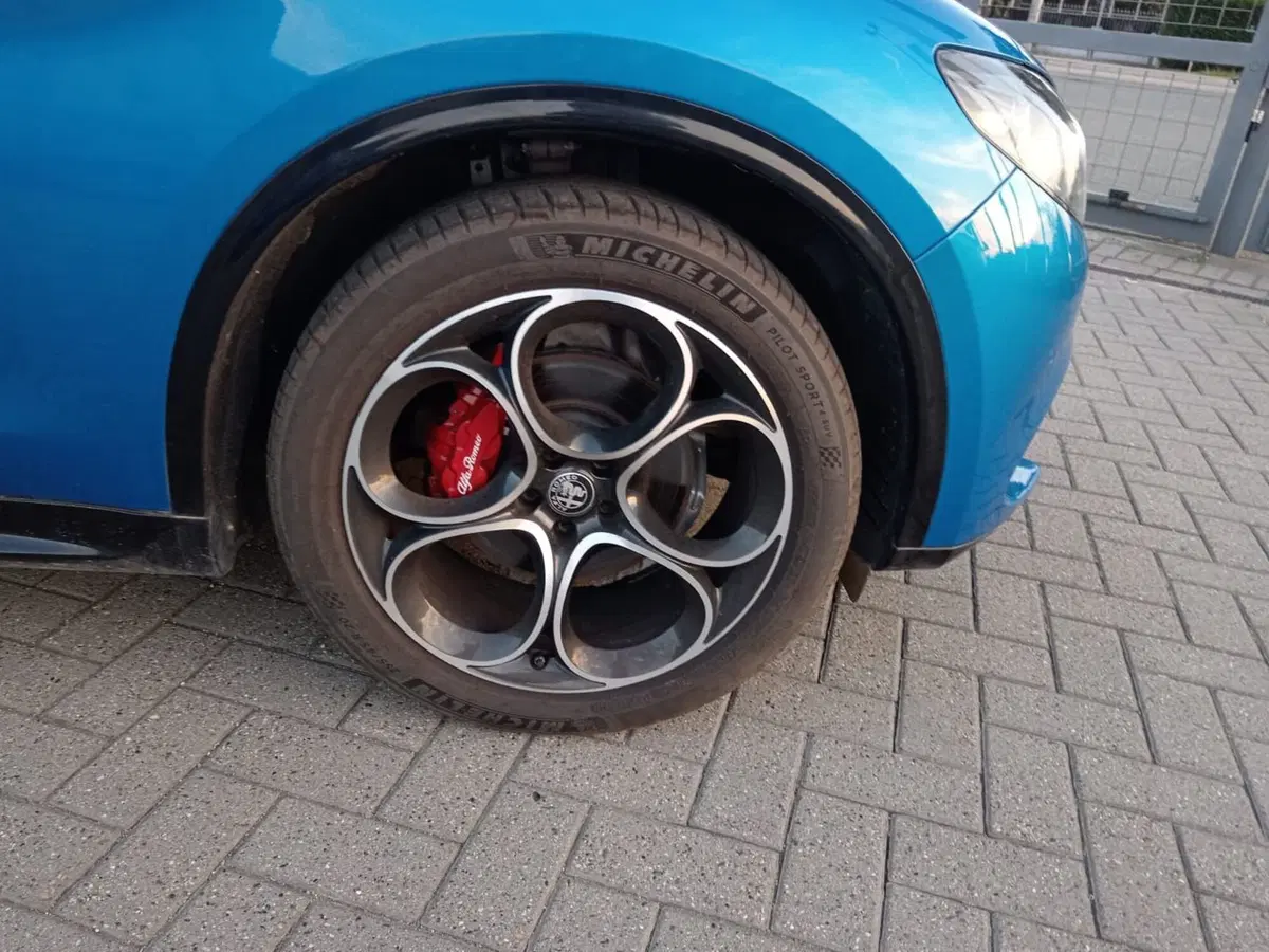 Alfa Romeo Stelvio usata a Alessandria (8)